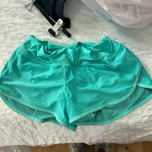 Lululemon size 6 turquoise shorts